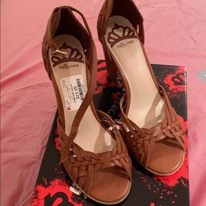 Woman’s sandals size 8.5